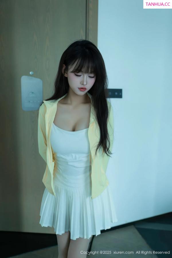   [XiuRen]高清写真图 2025.08.28 No.10702 糯咪 白色短裙第11张图片